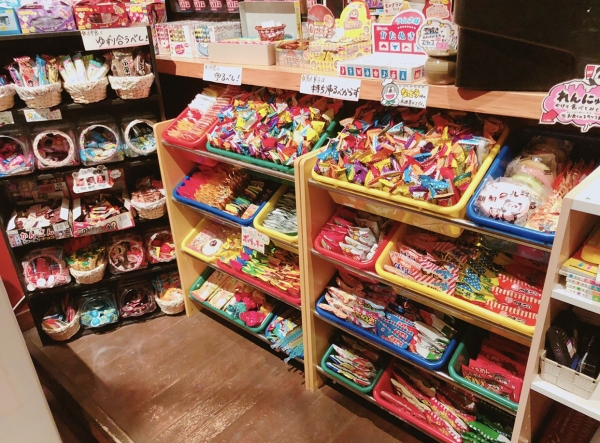 駄菓子　こちらの駄菓子全部食べ放題です！